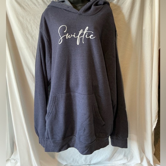 Giant Hoodies Taylor Swift “Swiftie” Oversized sweatshirt - Picture 1 of 2